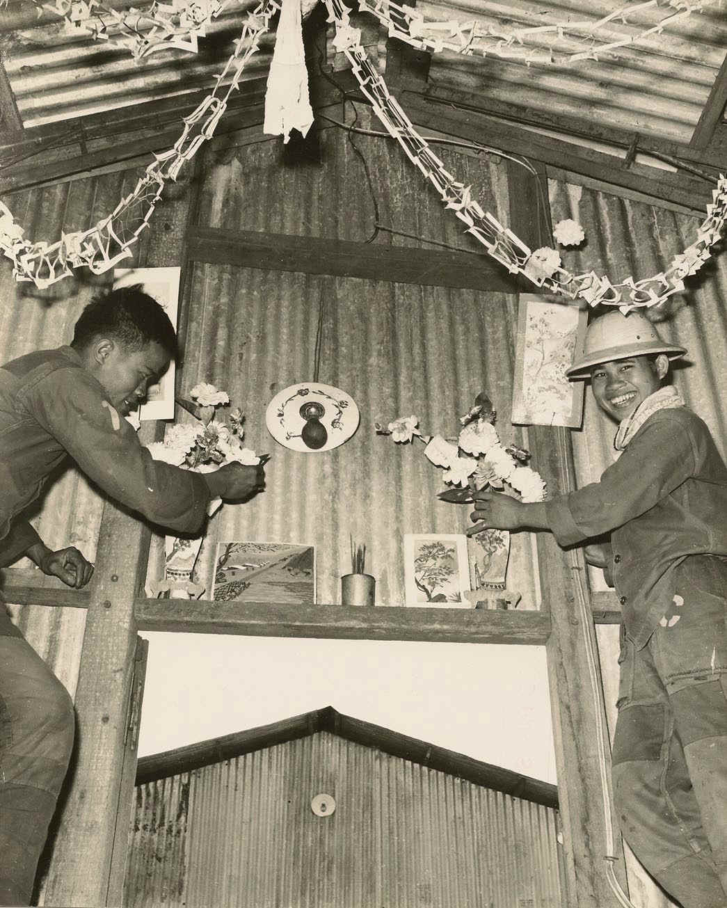 2971PhotoPOWsPleiku.jpg (256867 bytes)