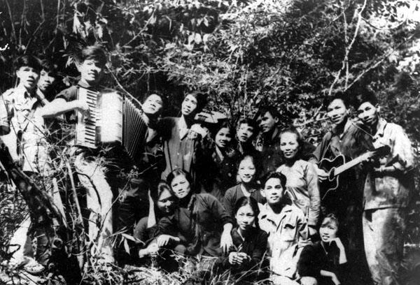 APTDrama01.jpg (69270 bytes)