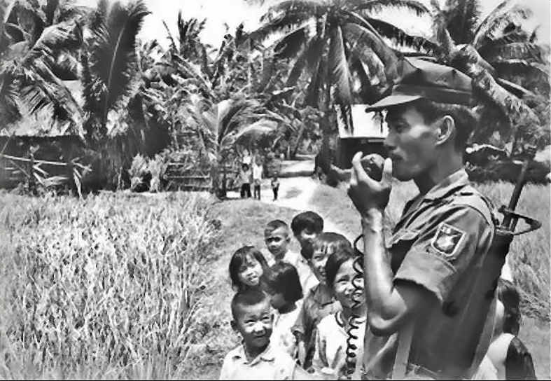 APTRVNLSpeaker.jpg (234097 bytes)