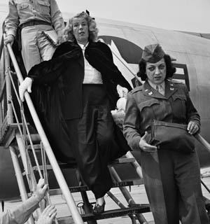 AxisSallyArrivesUSA194802.jpg (45951 bytes)