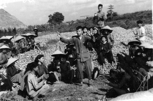 CommieAPT.jpg (37971 bytes)