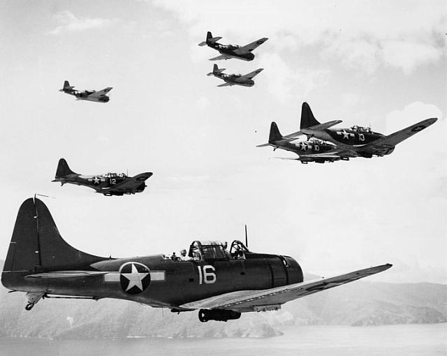 DauntlessWWII.jpg (32016 bytes)