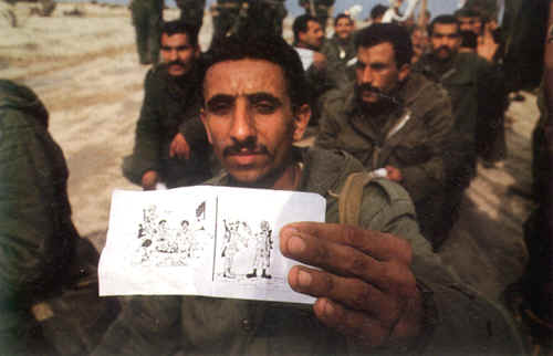 IraqiPOW001DS.jpg (187629 bytes)