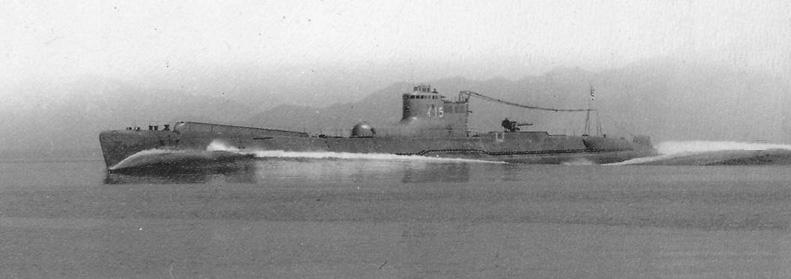JapaneseSuperSubmarineI15.jpg (23814 bytes)