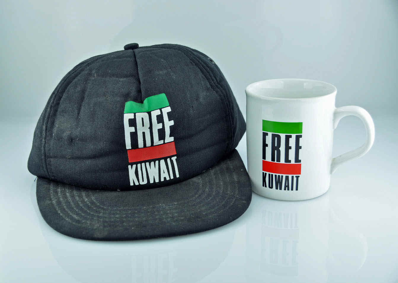 KuwaitHatCoffeeMug.jpg (164638 bytes)