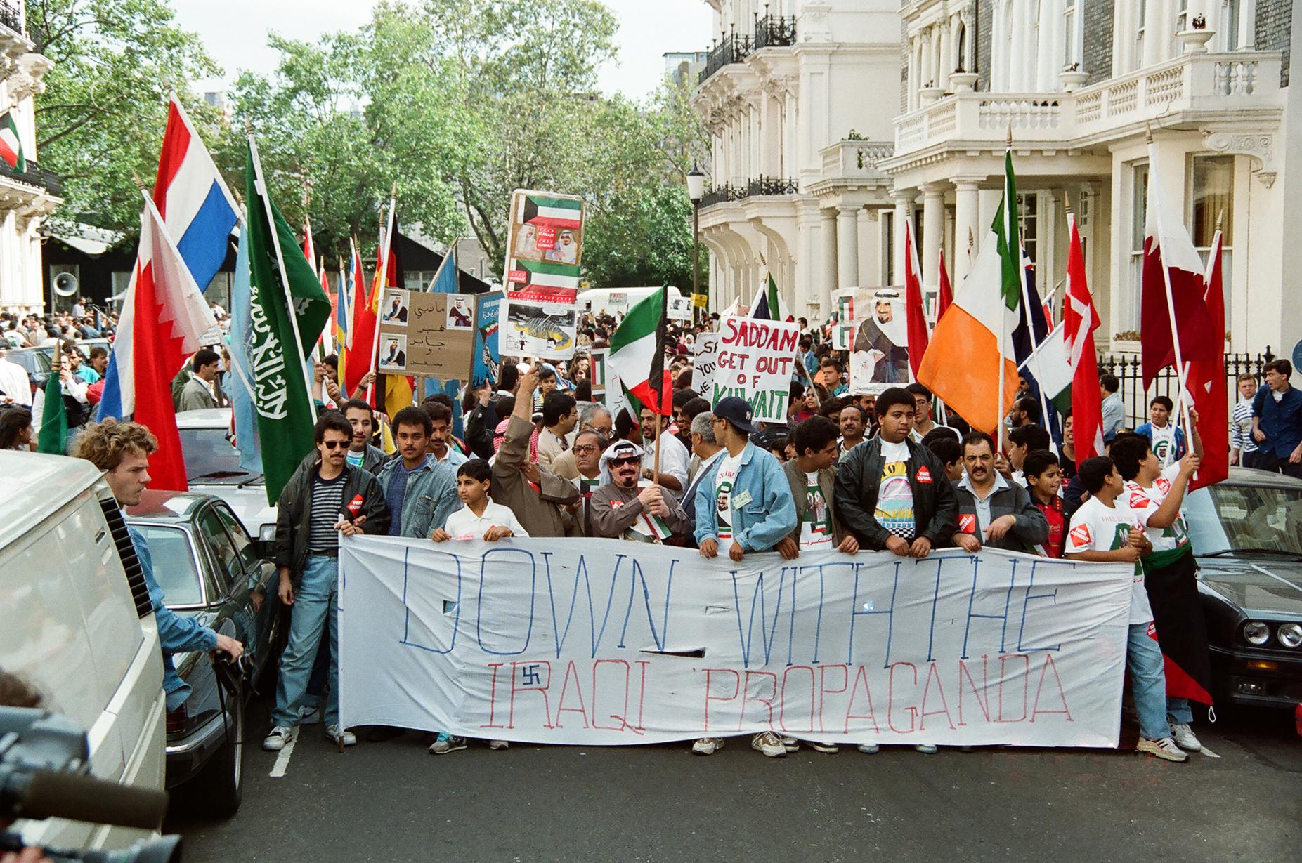 KuwaitiandFriendsDemo002x.jpg (463578 bytes)