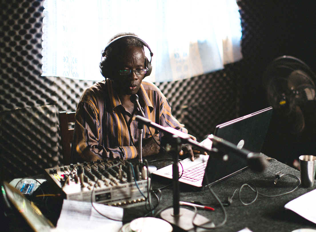 LRAComeHomeRadio02.JPG (76177 bytes)