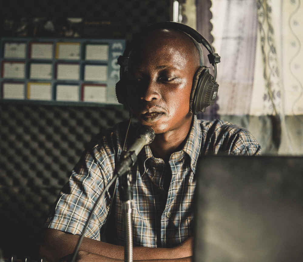 LRAComeHomeRadio03.JPG (62336 bytes)