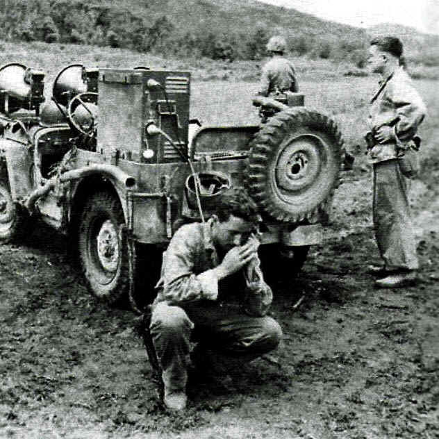 LtSheeksLoudspeakerJeep03.jpg (154782 bytes)