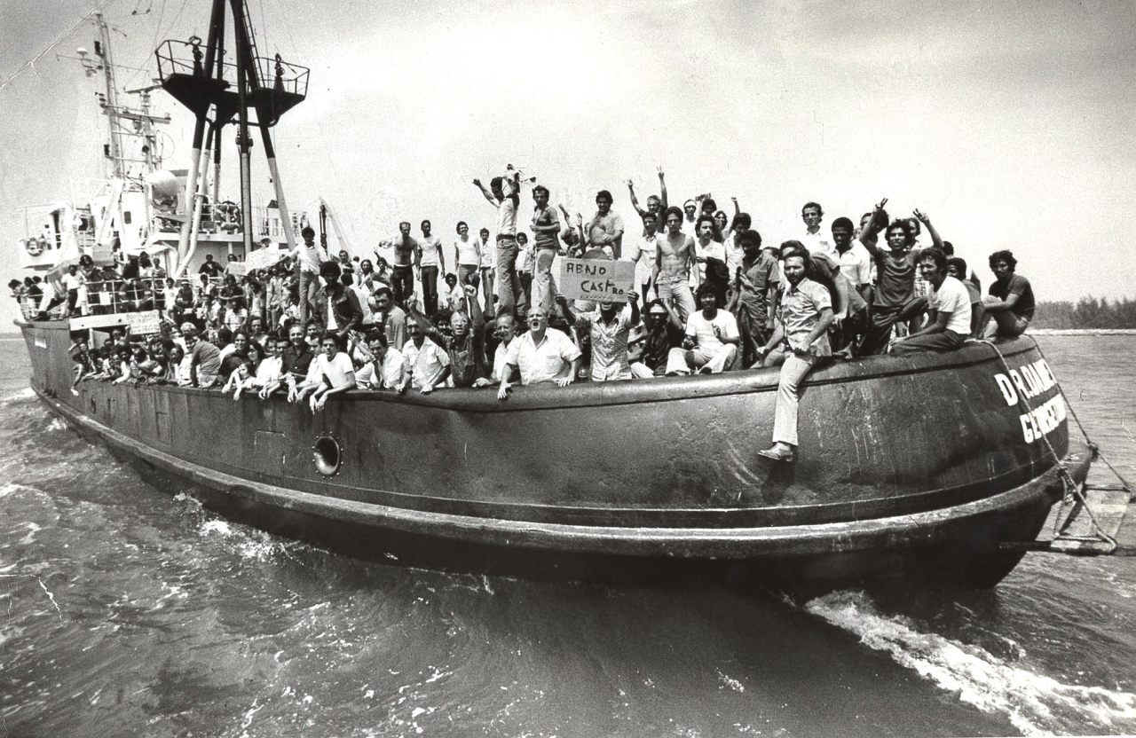 MarielBoatLift3.JPG (233970 bytes)
