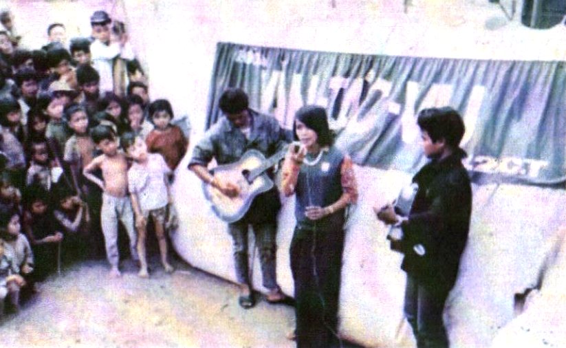 MusicGroup530.jpg (91914 bytes)