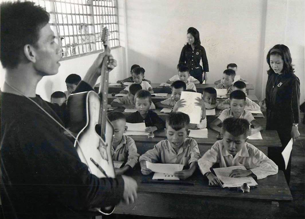 ProptoMusicClassVN.jpg (90350 bytes)