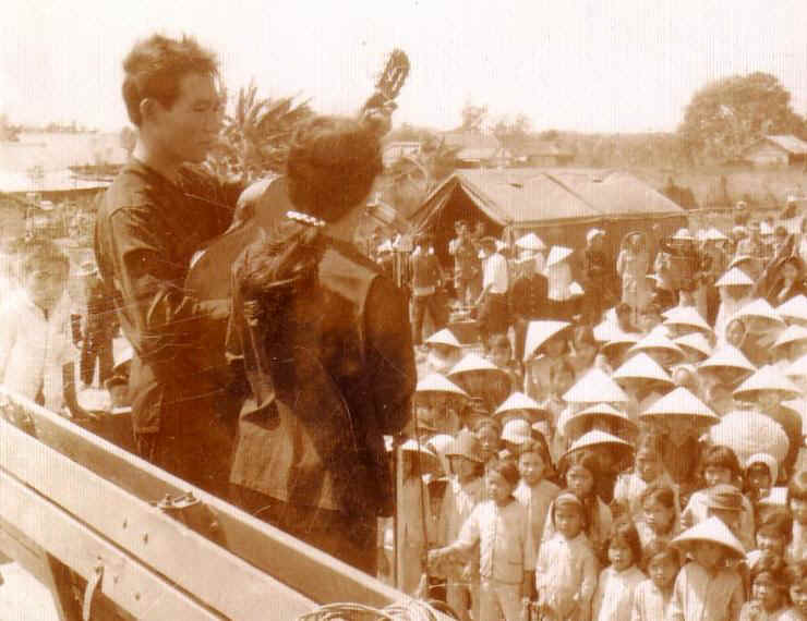 VNCulturalDramaTeam.jpg (79758 bytes)